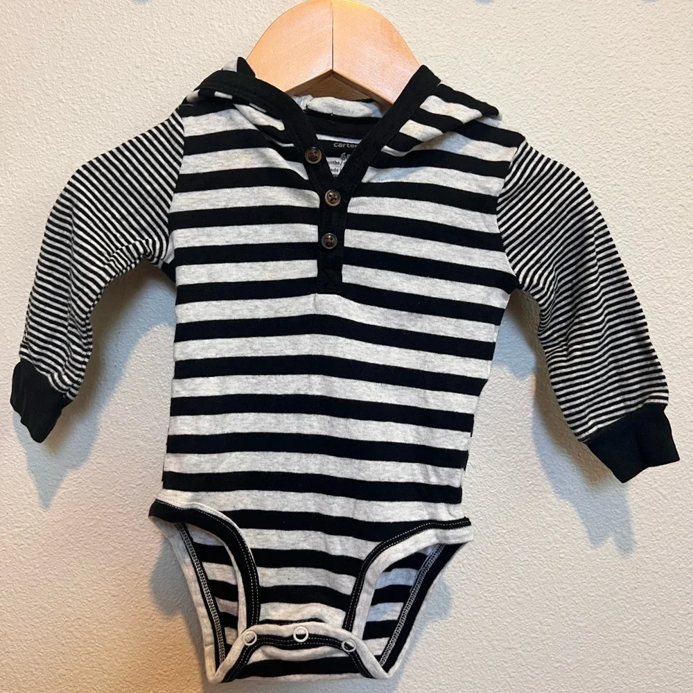 Carters Long Sleeve Ear Hooded Onesie size 6 month​​